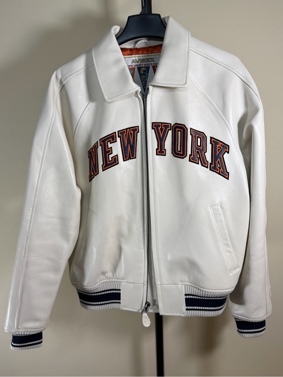 Kith Other - Kith x Avirex x New York Knicks Leather Jacket color Cream size Medium